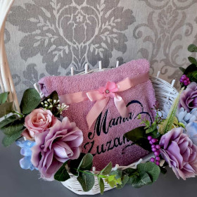 kosz prezentowy z okazji Dnia Matki haftyok.pl